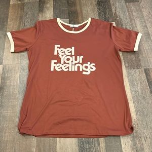 Brown women’s T-shirt with cream capped sleeves
